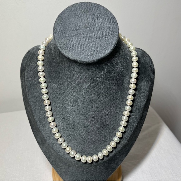 White Classic Pearl Necklace. Timeless Elegance. Sterling lobster clasp - Picture 2 of 6